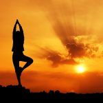 pag09_come-eseguire-la-posizione-yoga-saluto-alla-luna_8ea8ad60389728eccc633bdecfc17908
