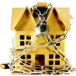 pag_02_arrestan-hombre-entrar-casa-ver-television