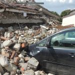 amatrice-unauto-sotto-le-macerie
