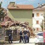 un-gruppo-di-vigili-urbani-di-milano-in-una-frazione-di-amatrice