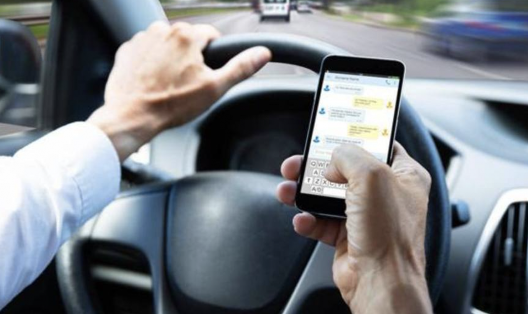 DGT: telefoni cellulari in auto e altri dubbi sulle nuove norme DGT: telefoni cellulari in auto e altri dubbi sulle nuove norme