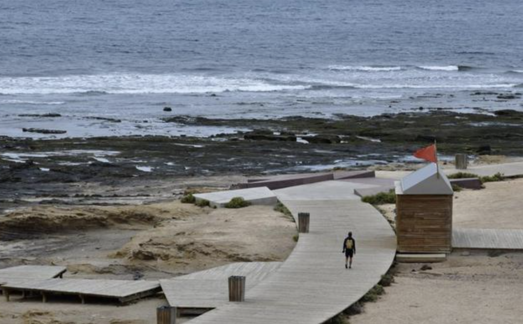 La spiaggia di Confital è chiusa alla balneazione da cinque anni La spiaggia di Confital è chiusa alla balneazione da cinque anni