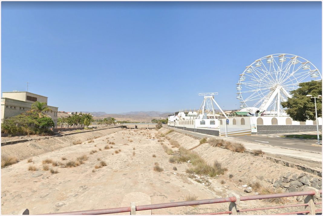 IL BARRANCO DI MASPALOMAS ANNEGATO NEL CEMENTO IL BARRANCO DI MASPALOMAS ANNEGATO NEL CEMENTO