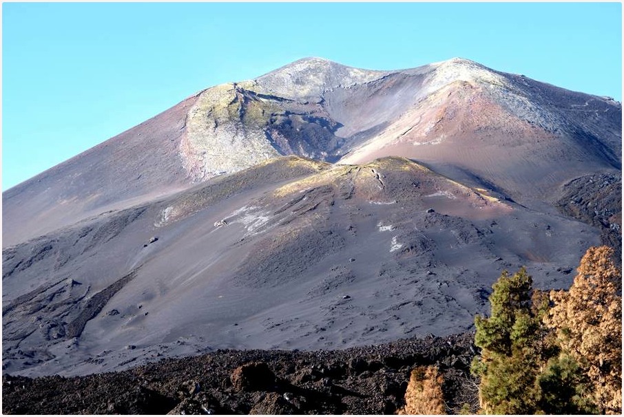 IL VULCANO TAJOGAITE EMETTE CIRCA 8 TONNELLATE DI ANIDRIDE SOLFOROSA AL GIORNO IL VULCANO TAJOGAITE EMETTE CIRCA 8 TONNELLATE DI ANIDRIDE SOLFOROSA AL GIORNO