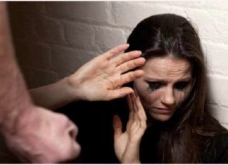 OGNI GIORNO 25 DONNE CANARIE DENUNCIANO I LORO PARTNER O EX PARTNER PER MALTRATTAMENTI