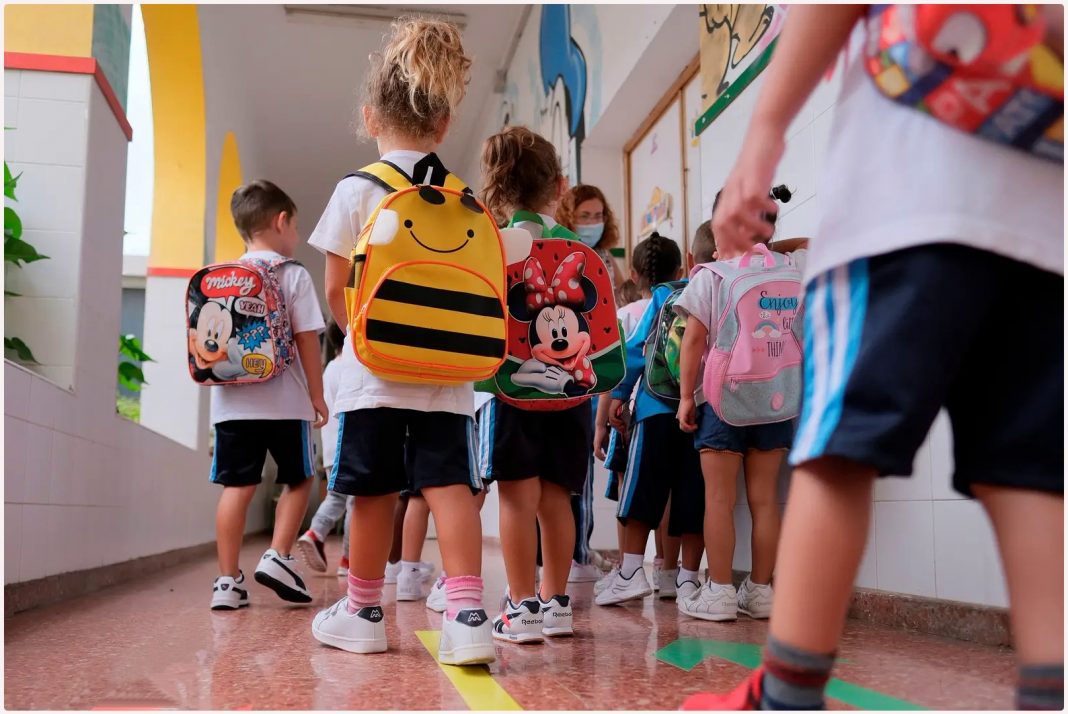 LA POPOLAZIONE INFANTILE DELLE ISOLE CANARIE È DIMINUITA DI OLTRE IL 40% NEGLI ULTIMI 30 ANNI LA POPOLAZIONE INFANTILE DELLE ISOLE CANARIE È DIMINUITA DI OLTRE IL 40% NEGLI ULTIMI 30 ANNI