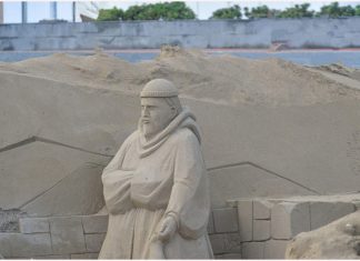 IL PRESEPE DI SABBIA DÀ IL VIA AL NATALE SULLA SPIAGGIA DI LAS CANTERAS