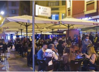 I PROPRIETARI DEI LOCALI DI VIA JOAQUÍN COSTA RICORRONO PER EVITARE LA CHIUSURA ALLE 22