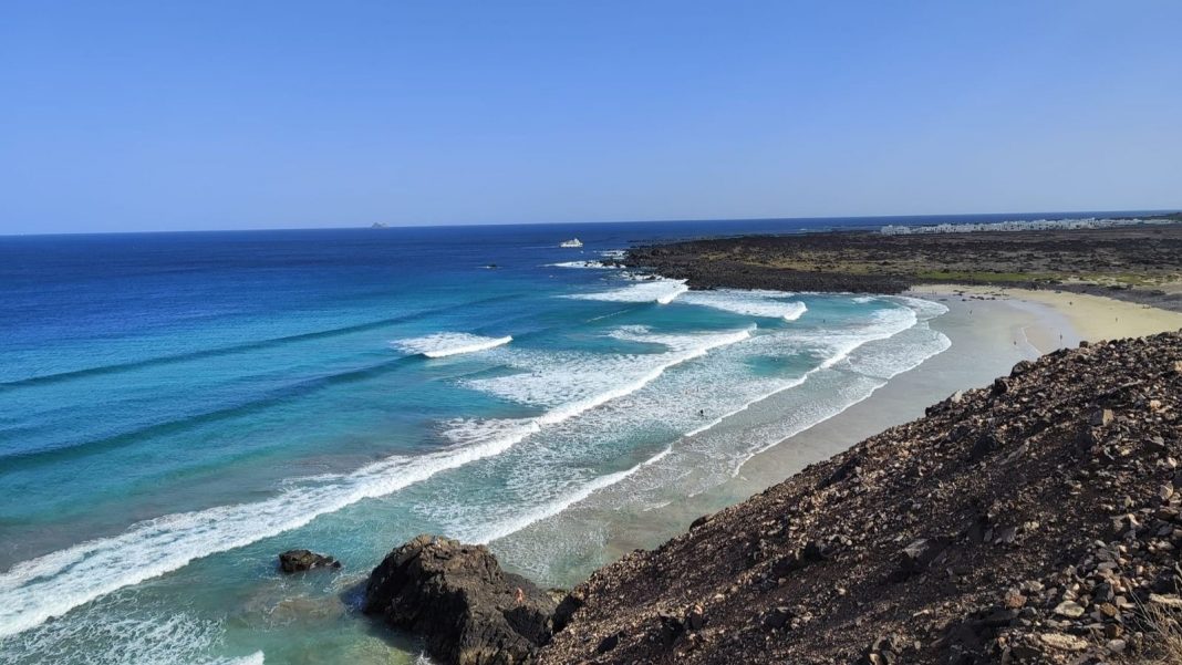 Playa de Órzola: Un Paradiso Naturale Playa de Órzola: Un Paradiso Naturale