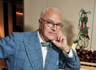 Manolo Blahnik, il designer che ha portato il sole delle Canarie nella moda