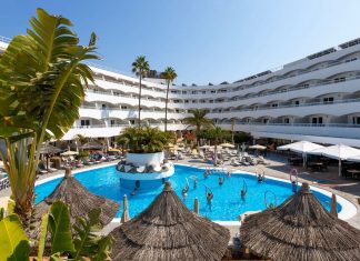 Le grandi catene alberghiere offrono alloggio gratuito per attirare lavoratori alle Canarie