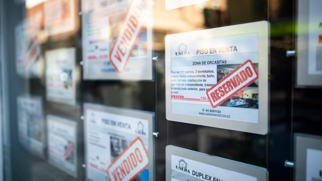 Le Canarie dicono basta: richiesta all’UE la limitazione delle vendite di case agli stranieri. Le Canarie dicono basta: richiesta all’UE la limitazione delle vendite di case agli stranieri.