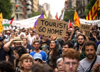 Turismo di massa: la Spagna si ribella