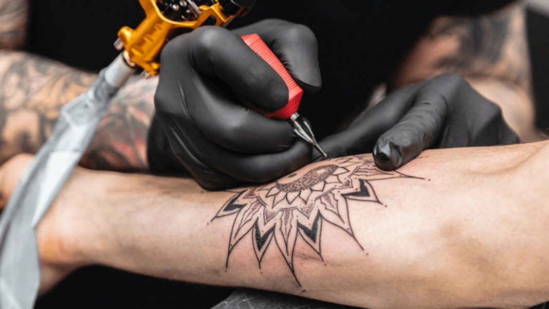 Tatuaggi in Spagna e alle Canarie: fenomeno culturale e opportunità economica Tatuaggi in Spagna e alle Canarie: fenomeno culturale e opportunità economica