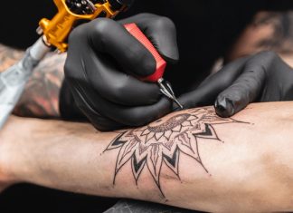 Tatuaggi in Spagna e alle Canarie: fenomeno culturale e opportunità economica