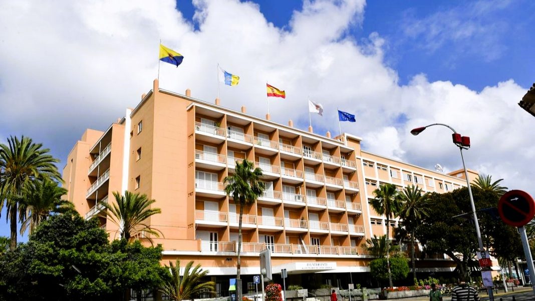 Las Palmas aumenta gli stipendi ai vertici: premiati gli alti dirigenti, ignorati i cittadini Las Palmas aumenta gli stipendi ai vertici: premiati gli alti dirigenti, ignorati i cittadini