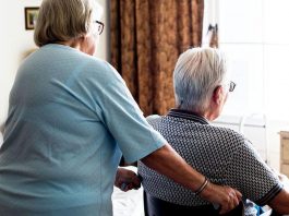 Servizi sociali in affanno alle Canarie: carenze strutturali e qualche luce all’orizzonte