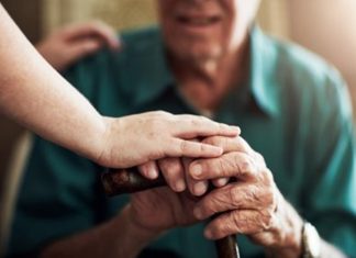 Oltre 25.700 canari non autosufficienti restano intrappolati nella lista d’attesa per l’assistenza