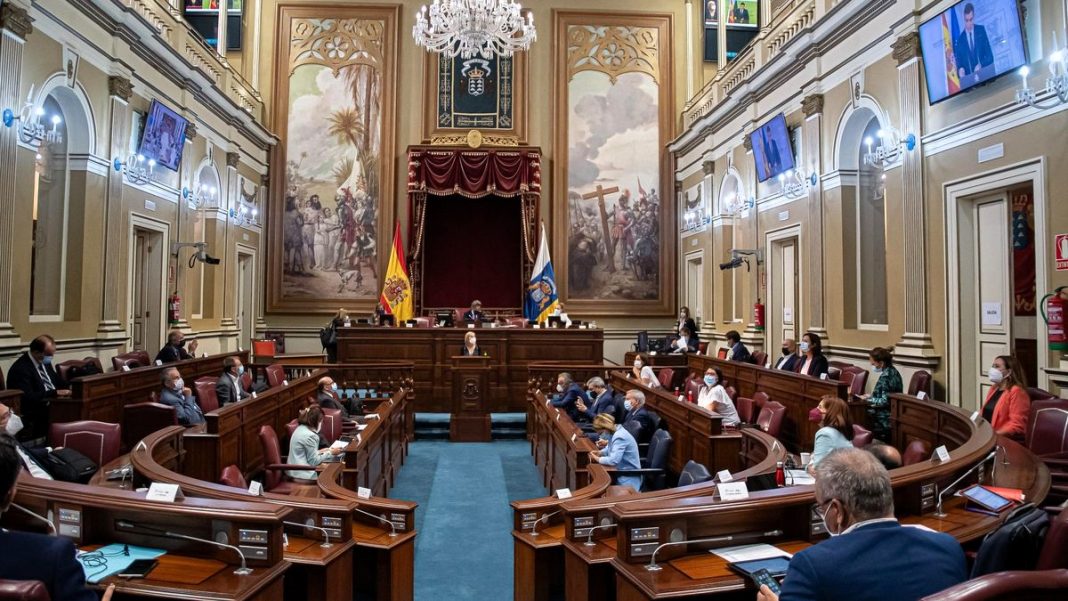 Lingua, identità e priorità: il Parlamento delle Canarie tra tutela e contraddizioni Lingua, identità e priorità: il Parlamento delle Canarie tra tutela e contraddizioni