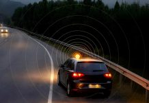 Spagna, dal 2026 nuova norma sulla sicurezza stradale: il lampeggiante V-16 diventa obbligatorio