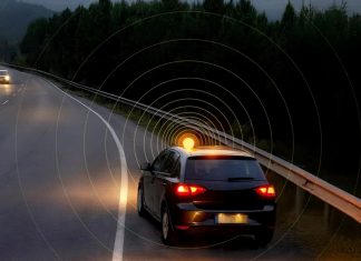 Spagna, dal 2026 nuova norma sulla sicurezza stradale: il lampeggiante V-16 diventa obbligatorio