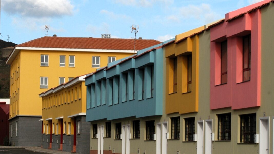 Canarie, 12 anni per una casa pubblica: cosa c’è davvero dietro il nuovo decreto Canarie, 12 anni per una casa pubblica: cosa c’è davvero dietro il nuovo decreto