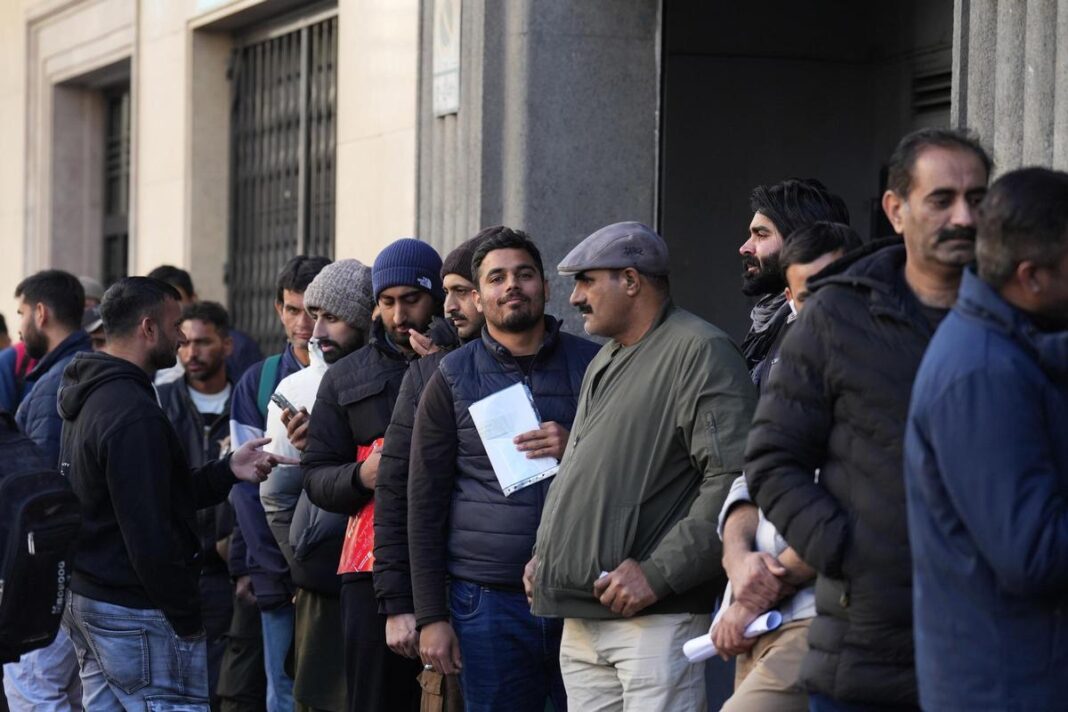 Canarie, fino a 50 mila immigrati nella fase in presenza della regolarizzazione straordinaria Canarie, fino a 50 mila immigrati nella fase in presenza della regolarizzazione straordinaria